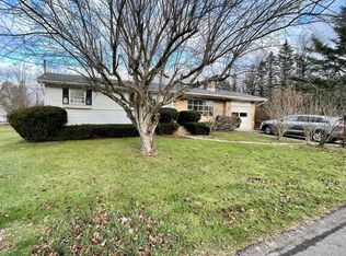 923 Oakwood Dr, Clarks Summit, PA 18411