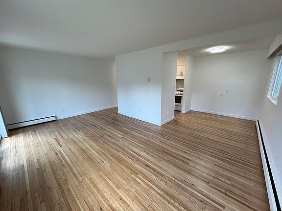 5th image of 1941 Garibaldi Way #117