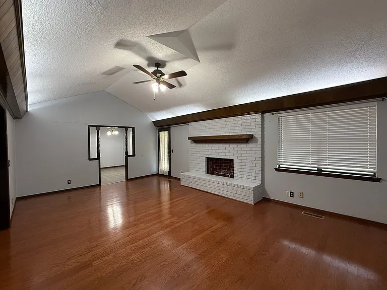 7949 S 85th East Ave — Photo 2