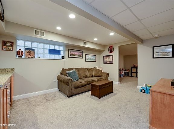 5th image of 1926 W Melrose St #1