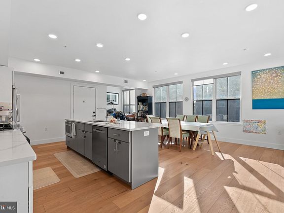 5th image of 1245 N Pierce St Unit 9