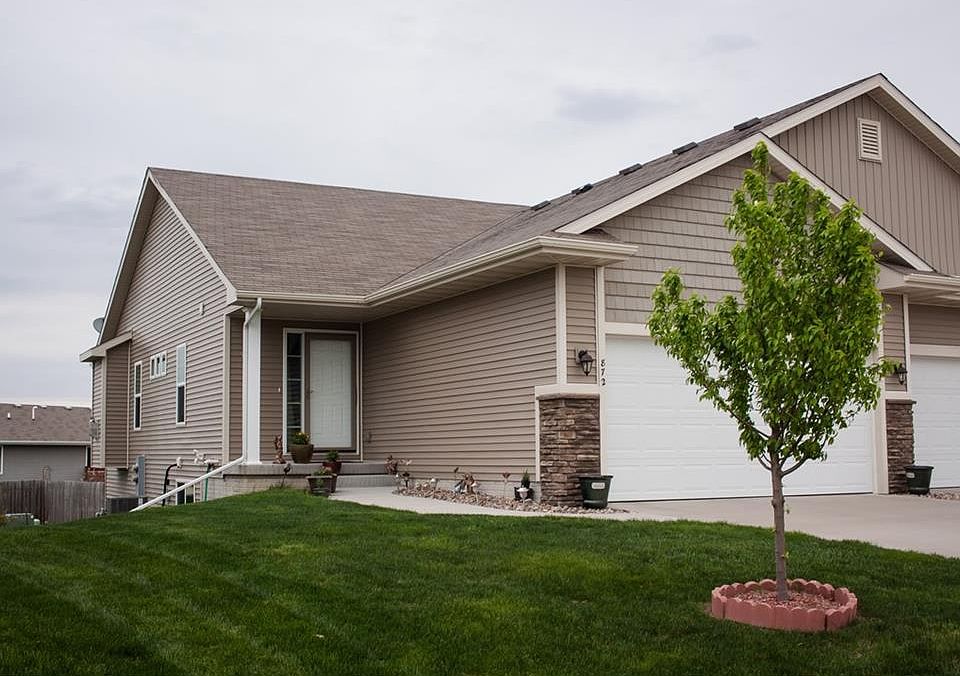 1st image of 872 NE Cherry Plum Dr