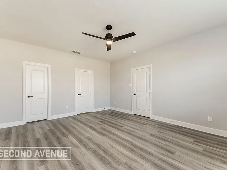 2121 Meadow Dr — Photo 9