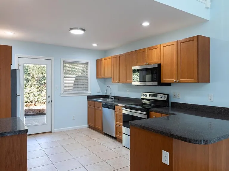 342 Mathews Ave NE #A — Photo 8