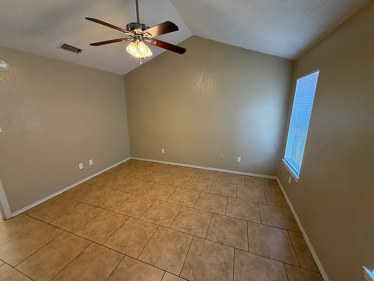 2207 Waterfall Dr — Photo 11