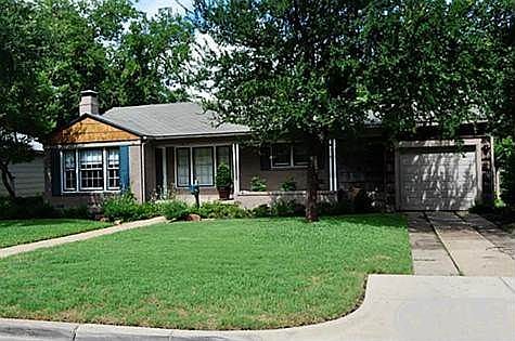 2nd image of 4012 Acacia St