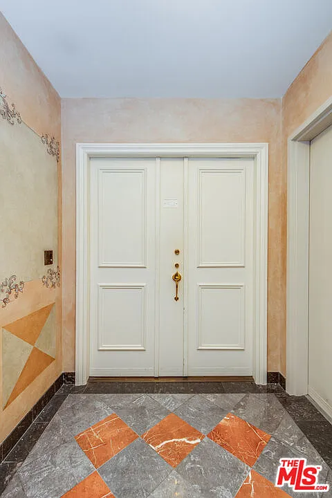 4 bed, 4.0 bath, 3968 sqft, $10,995 — Photo 4
