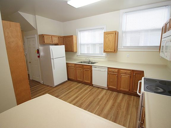 4th image of 2144 Indianola Ave