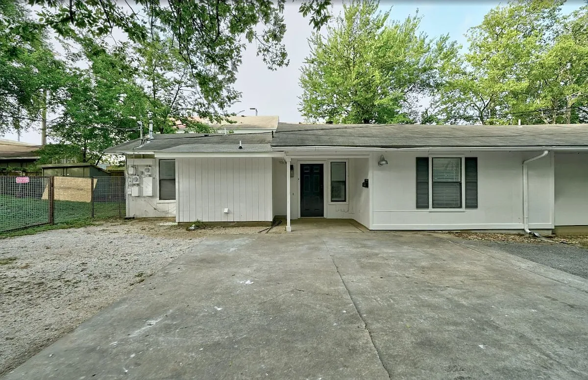 Building Photo - 2407B Winsted Ln