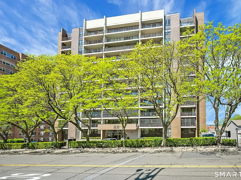 44 Strawberry Hill Ave #7E — Photo 1