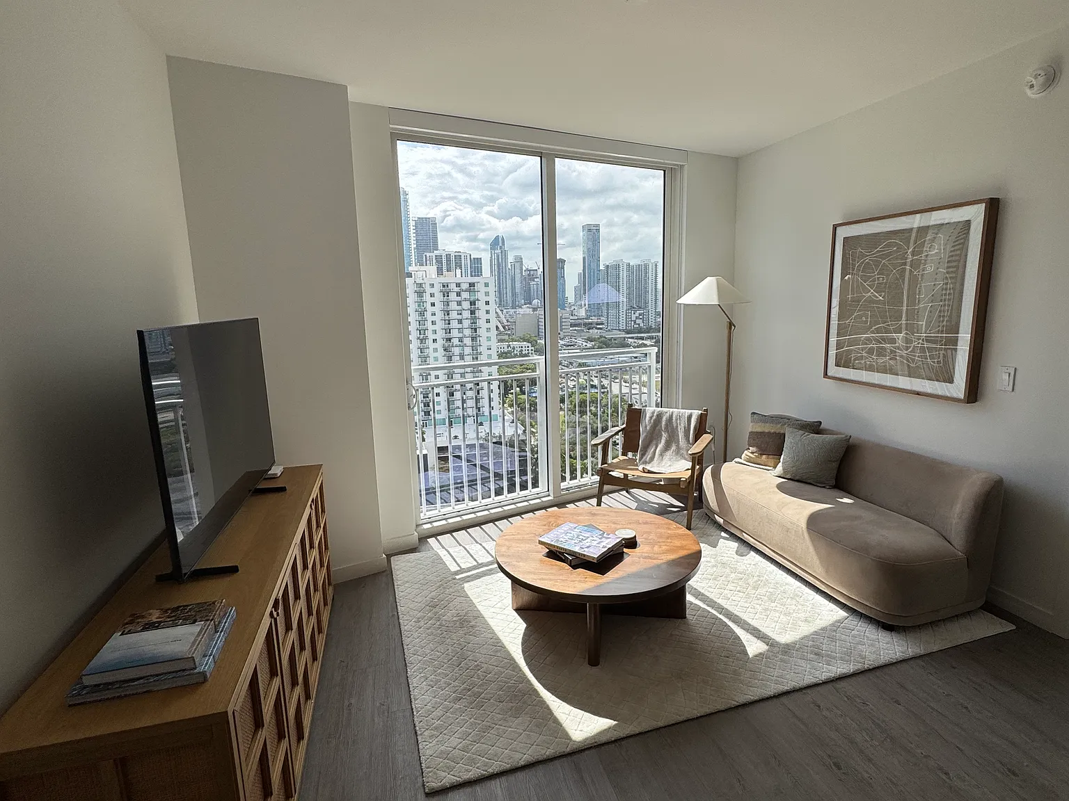 2 bed, 1000 sqft, $3,275 — Photo 3