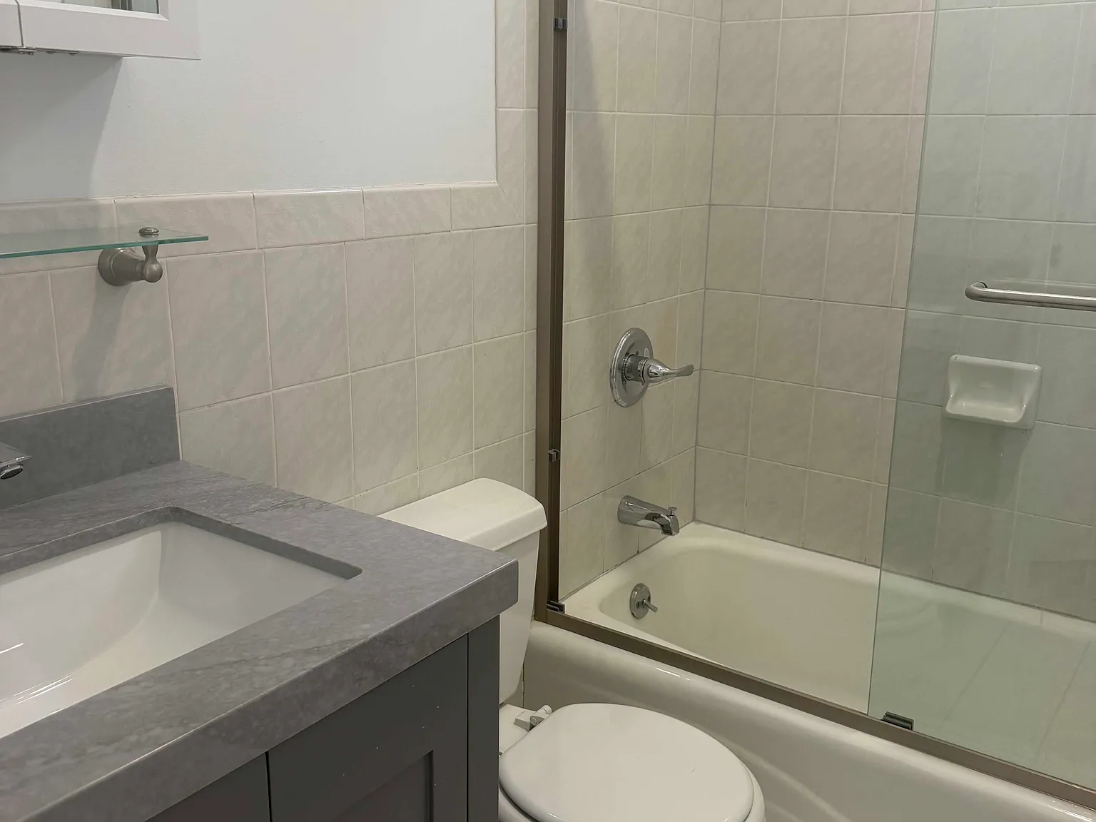 2 bed, 1.0 bath, 900 sqft, $3,300 — Photo 4