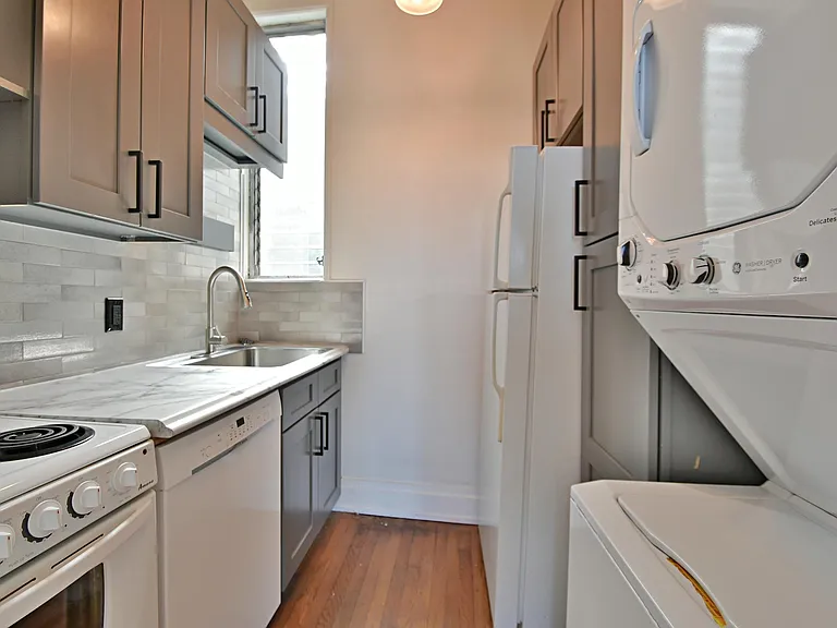 209 W 5th Ave #304 — Photo 3