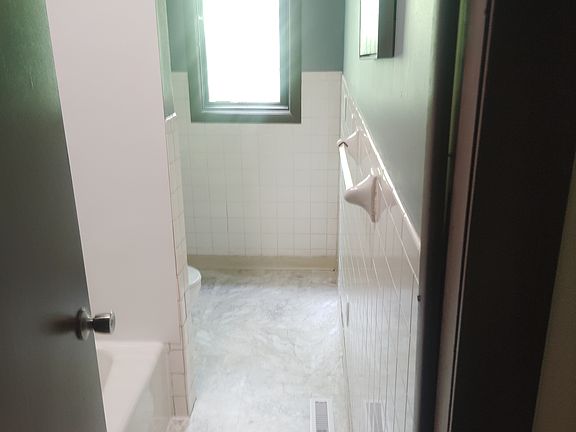 5th image of 2921 SW Atwood Ave #A