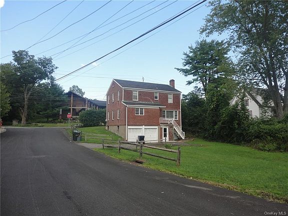 4th image of 161 Main St