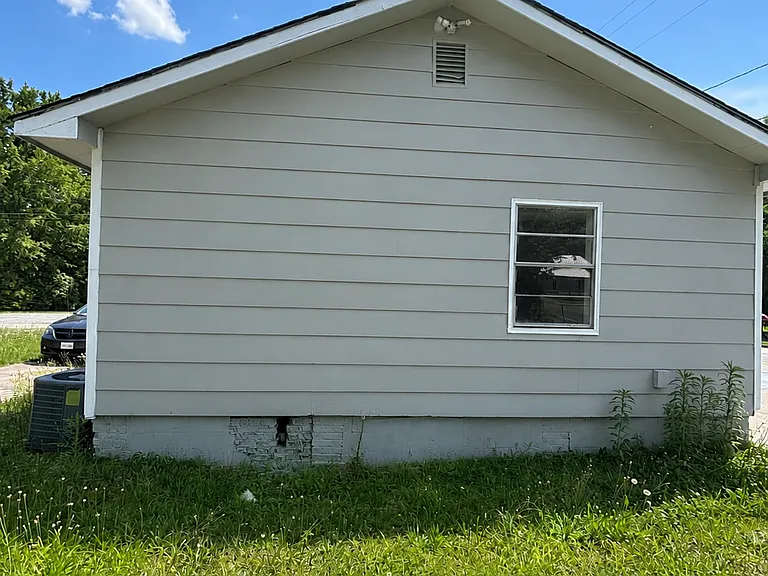 401 Carver Dr — Photo 3