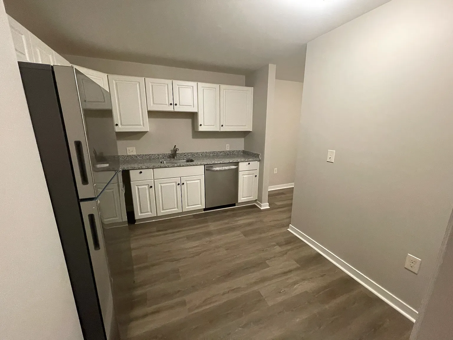 1 bed, 902 sqft, $1,600 — Photo 2