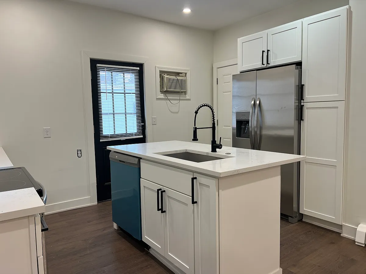 Building Photo - 511 Angell St #1