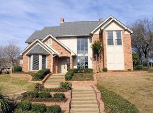 846 Oak Crest Dr, Fort Worth, TX 76120