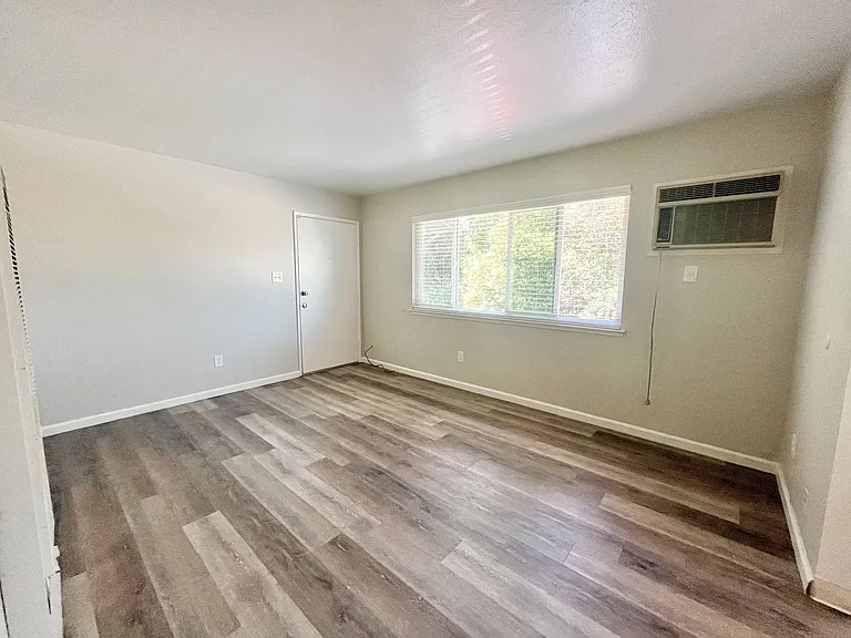 2505-2523 Sierra Blvd — Photo 5