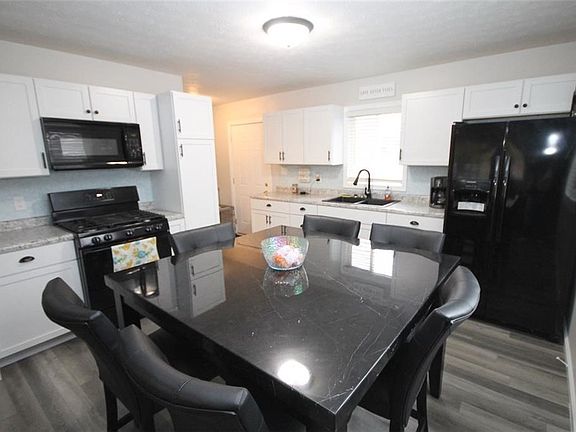 4th image of 3444 Davis Dr