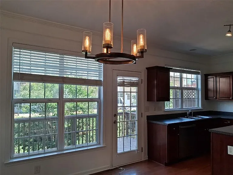1377 Thornborough Dr — Photo 10