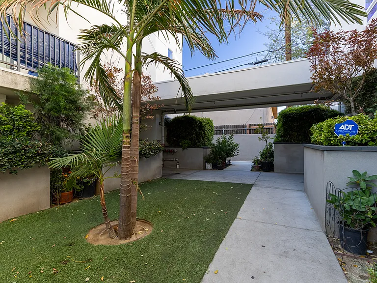 Chase St Apartments — Photo 19