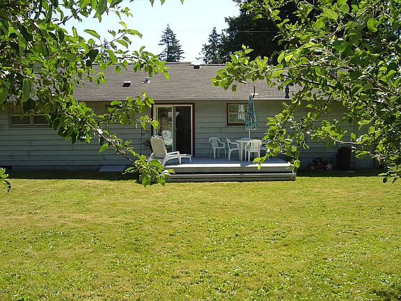 backyard w/deck