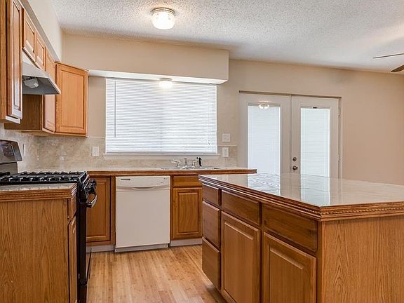 5th image of 701 Waikiki Dr