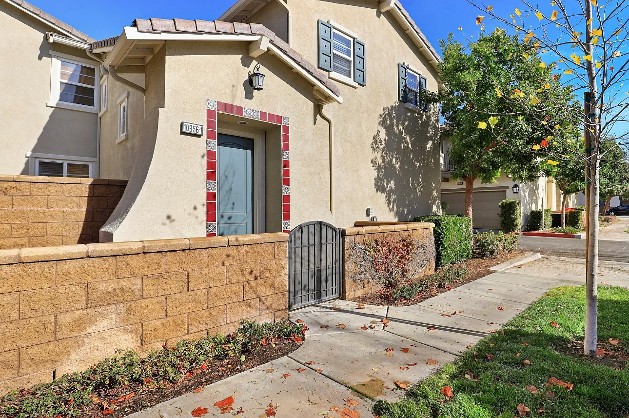 10356 Sparkling Dr — Photo 2