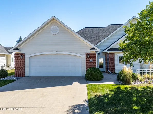 1160 Oxbow Ct, Grand Forks, ND 58203