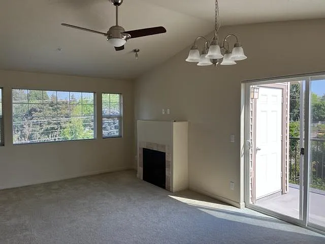 10834 NE Holly St #302 — Photo 2