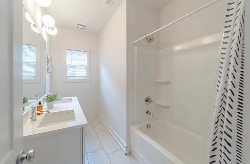 Merlane Dr, Charlotte — Photo 3
