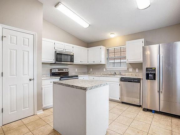 4th image of 1433 Greystone Dr
