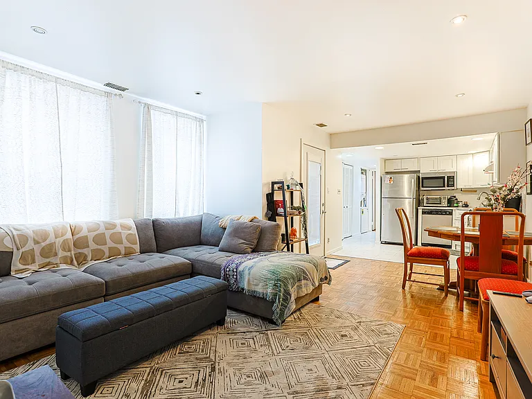 249 Queen St #2 — Photo 1