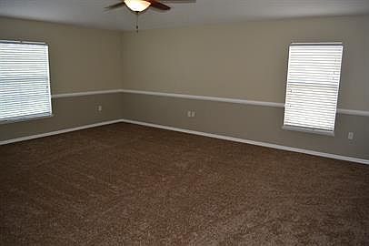 3rd image of 802 Dengar Ave