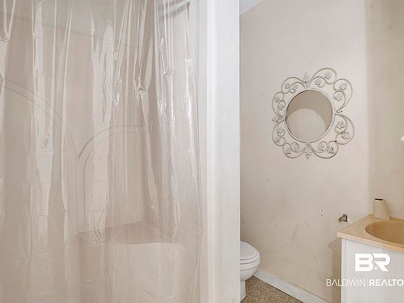 4th image of 58 Nichols Ave