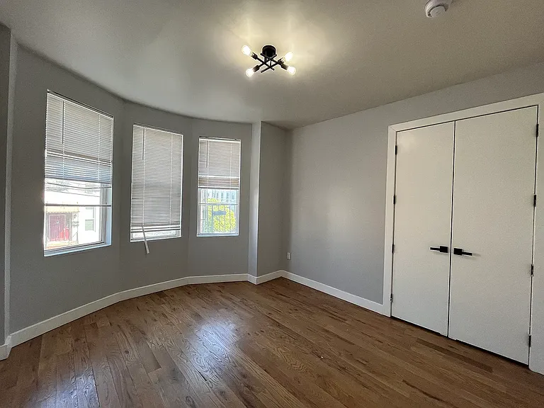 131 Hancock Ave #R — Photo 3