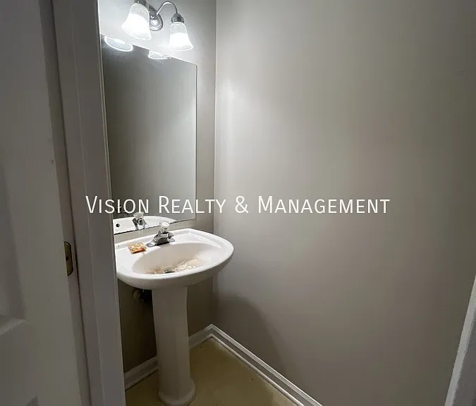 229 Bainbridge Cir — Photo 29