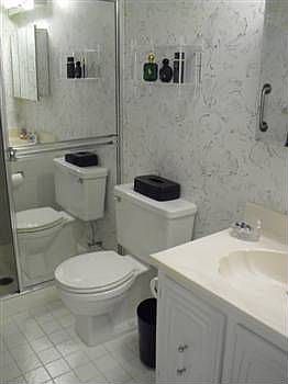 3rd image of 800 Parkview Dr APT 918