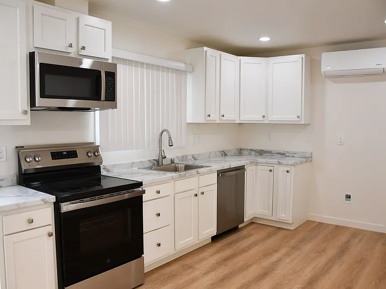 316 N Parker St — Photo 4