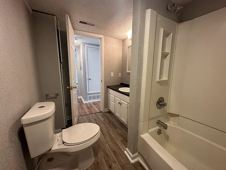 525 N Arlington St — Photo 16