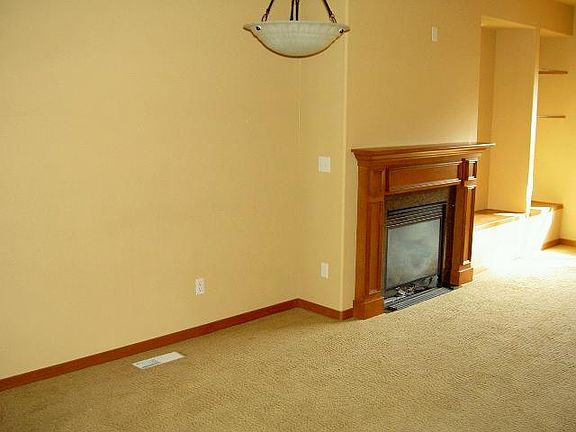 4th image of 604 NE 85th Cir