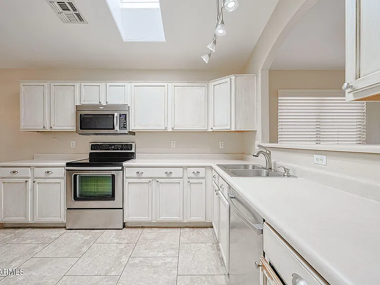 8747 W Adam Ave — Photo 10
