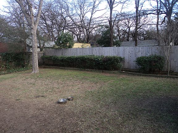 3rd image of 1720 Windsor Dr