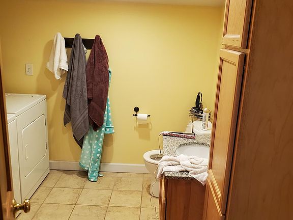 4th image of 501 Harriet St #C