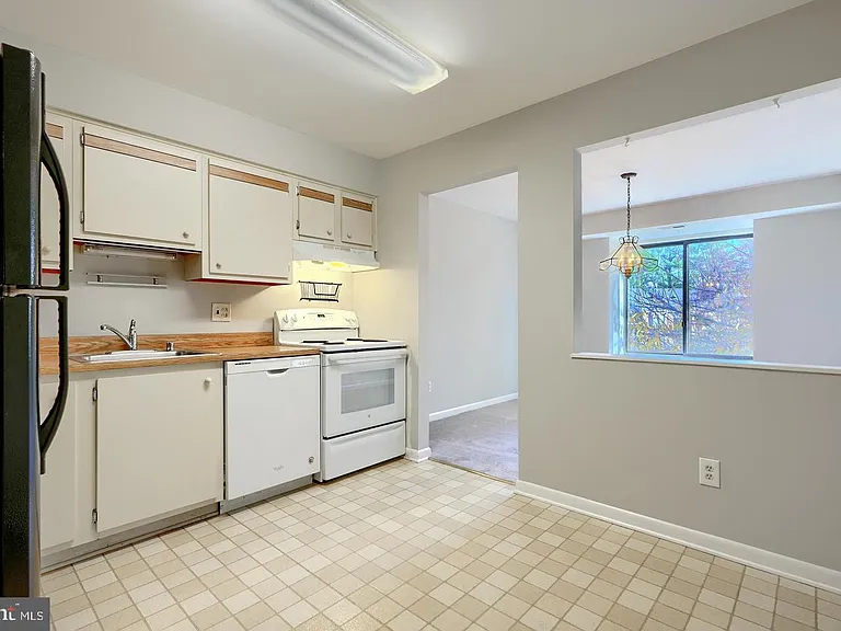 6 Mullingar Ct #301 — Photo 21