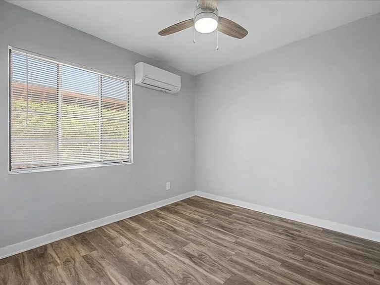 2116 N Forgeus Ave #B — Photo 15