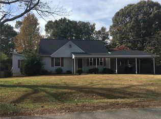 140 Piccadilly Dr, Winston Salem, NC 27104