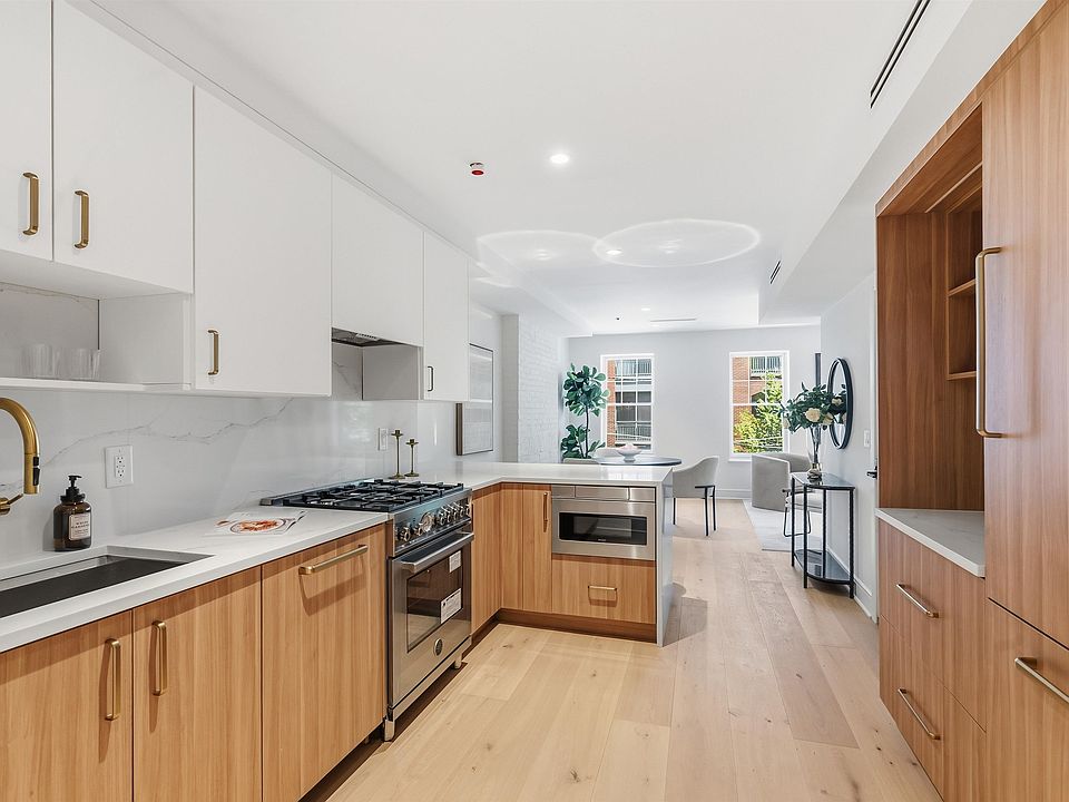 1st image of 225 MONTGOMERY ST #2
